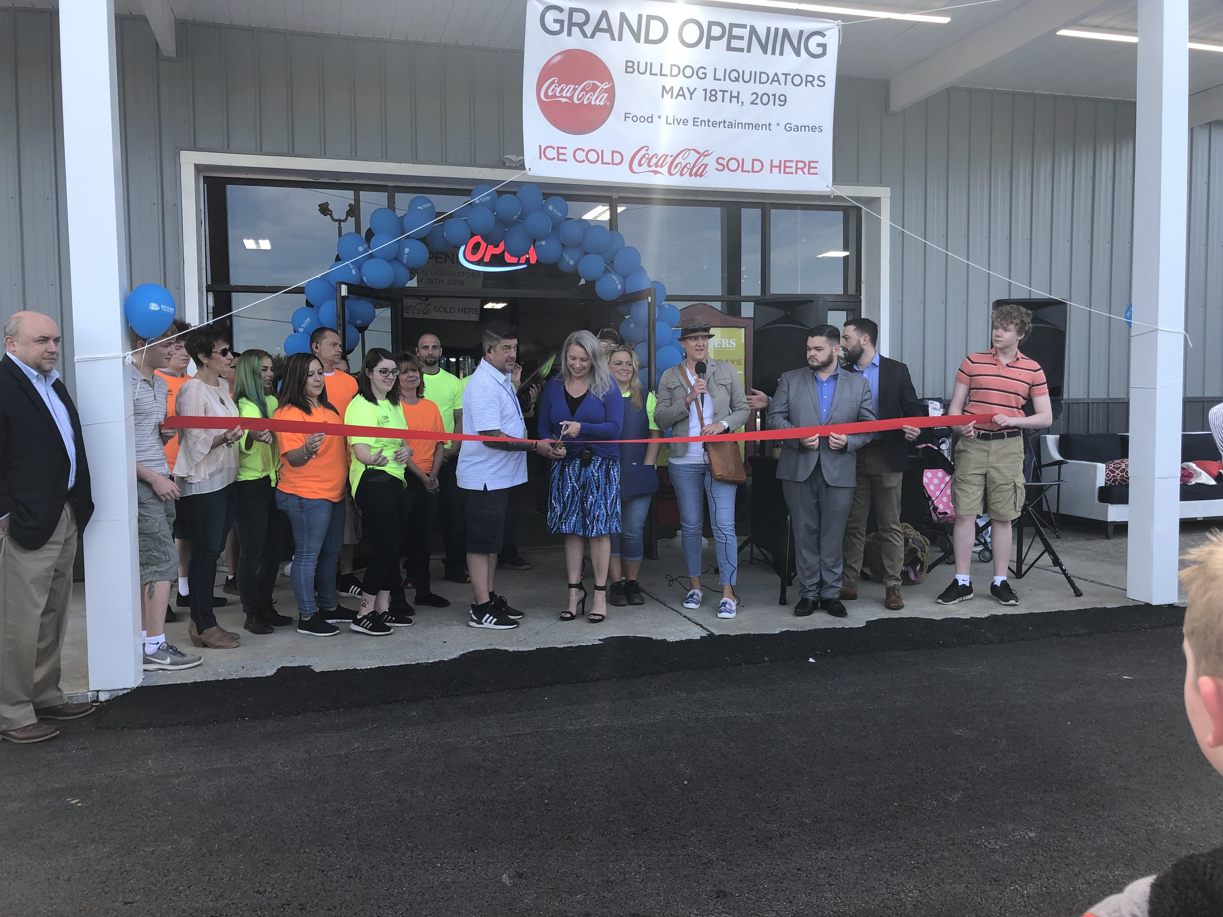 Bulldog Liquidators Celebrates Grand Opening Pocono Mountains